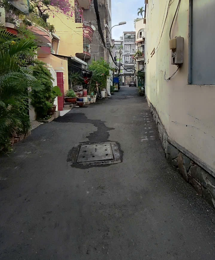 Bán NHÀ CŨ tiện xây mới - HẺM XE HƠI khu cao tầng – nhỉnh 5 tỷ 